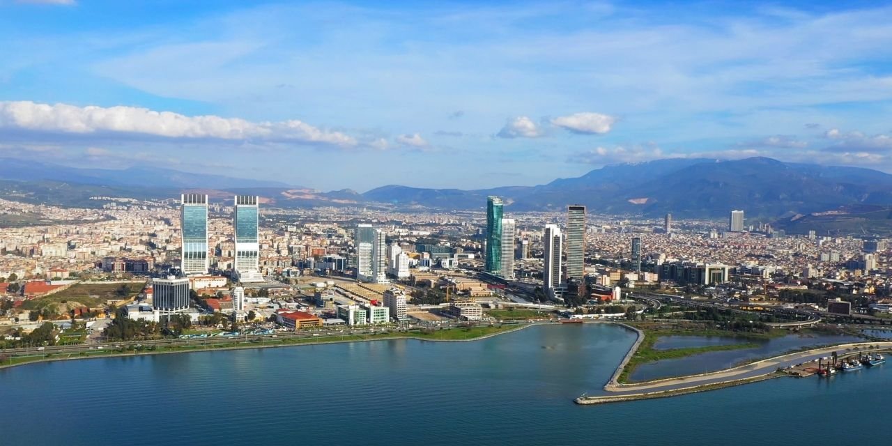 Ege Denizi'nde 6 büyüklüğünde deprem oldu: Uzmanlar artçılar konusunda uyardı