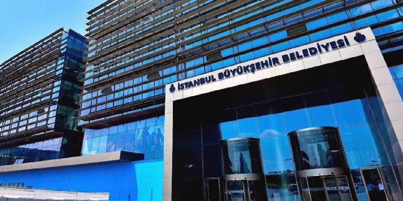 İBB'ye 3. dalga: Operasyonda gözaltına alınanlar adliyeye sevk edildi