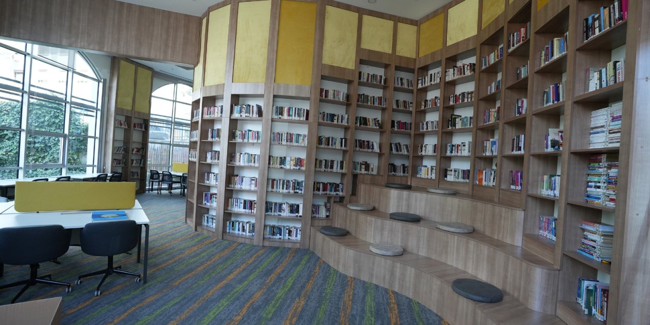 Onursal Adıgüzel'in Başkanlık Odası Kütüphaneye Dönüştü