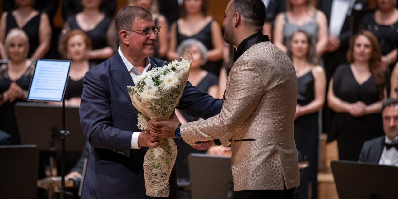 İzmir Büyükşehir Klasik Türk Müziği Korosu’ndan “Yaza Merhaba” konseri