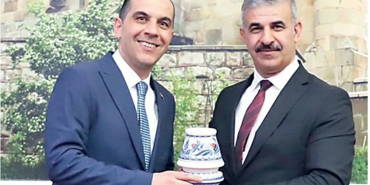 Yolsuzlukla yollanan rektöre Vali’den ‘teşekkür’ plaketi