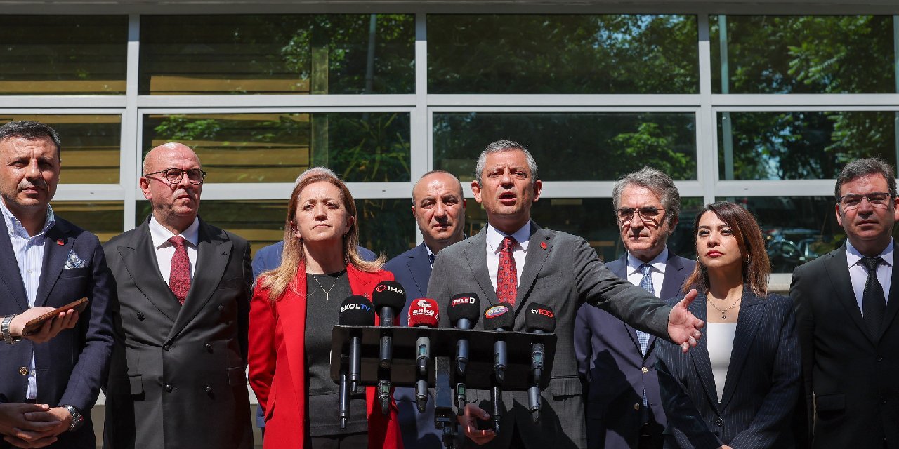 CHP lideri Özel'den DİSK'e 'ara zam' ziyareti: 'Ekmek için mücadele edelim'