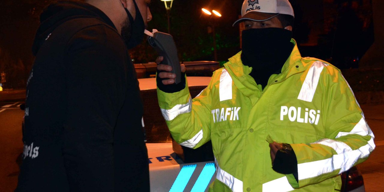 Kısıtlamada ehliyetsiz yakalanan sürücüye 6 bin TL ceza
