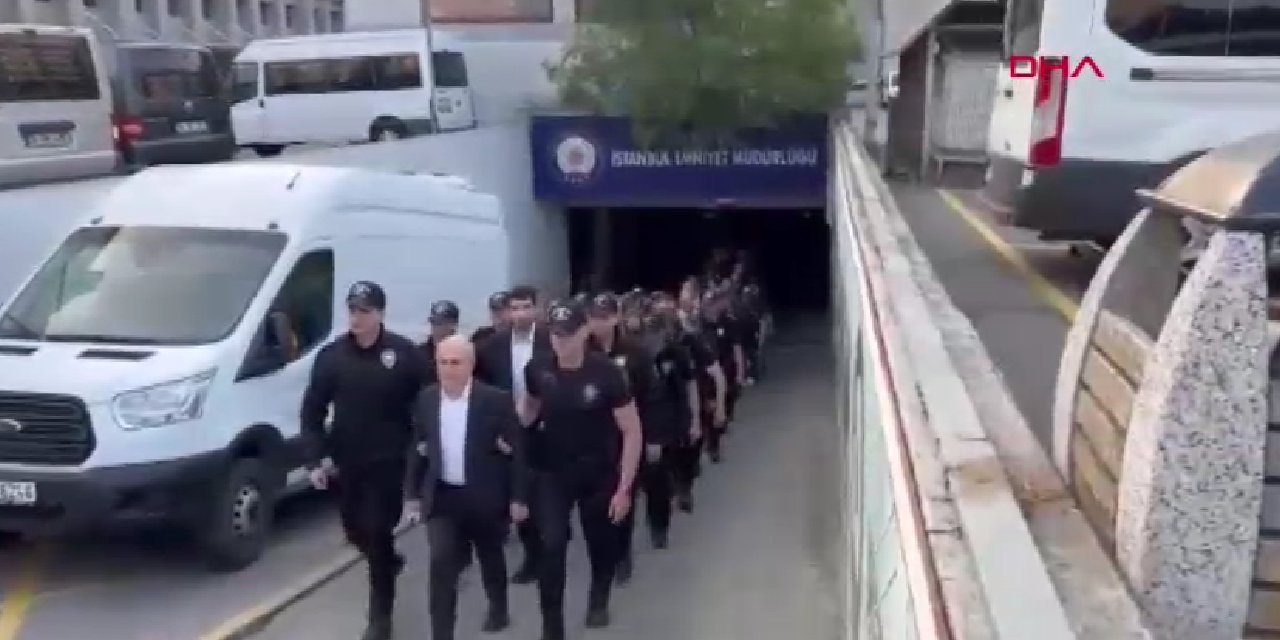 Masumiyet karinesi lafta kaldı: İBB operasyonunda gözaltına alınanlar tek sıra kameraların karşısına çıkarıldı