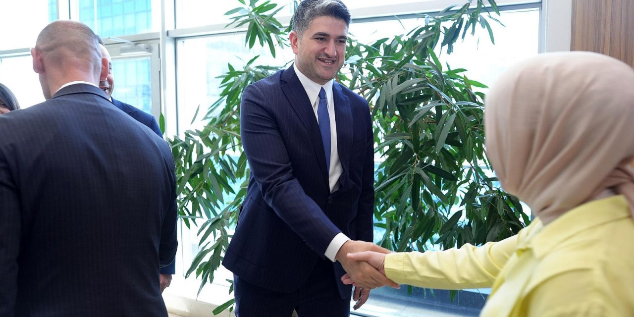 Başkan Adıgüzel, Çalışanlarla Bayramlaştı: “Büyük Bir Aileyiz, Büyük Bir Sorumluluğumuz Var”