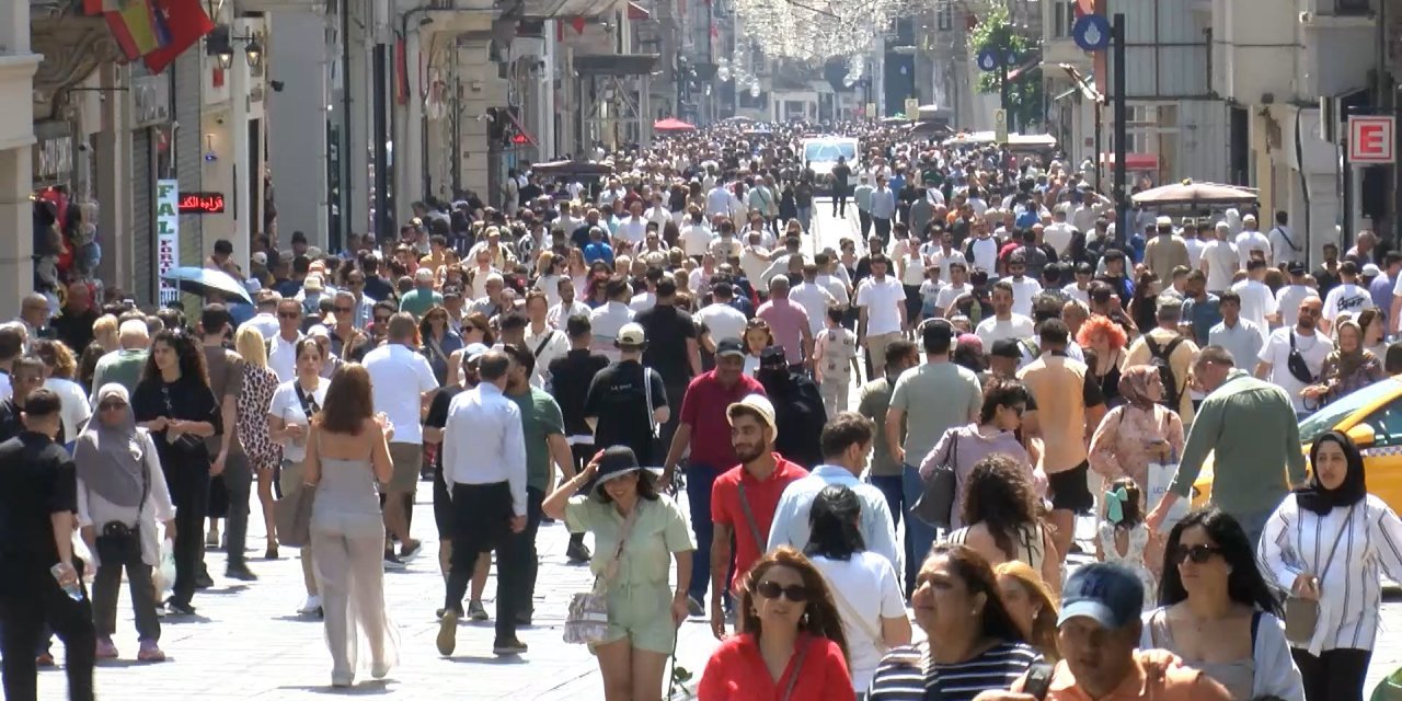 Memleketten bayram manzaraları: Plajdaki keçi, kan dolan apartman dairesi