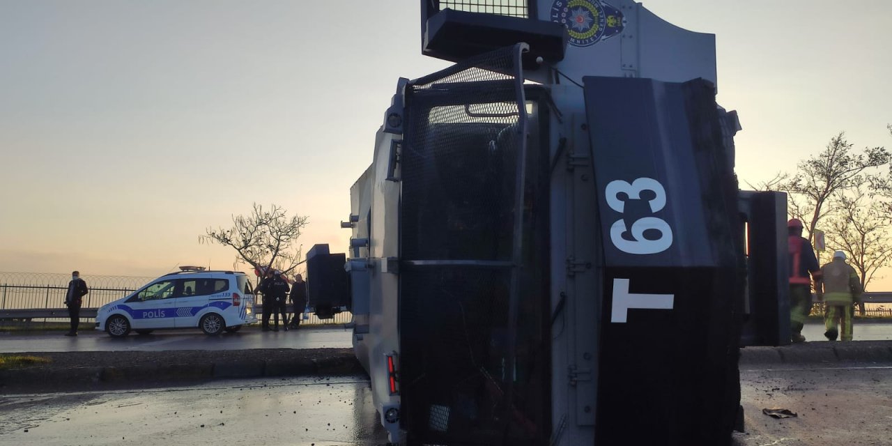 Küçükçekmece D-100'de TOMA devrildi-1