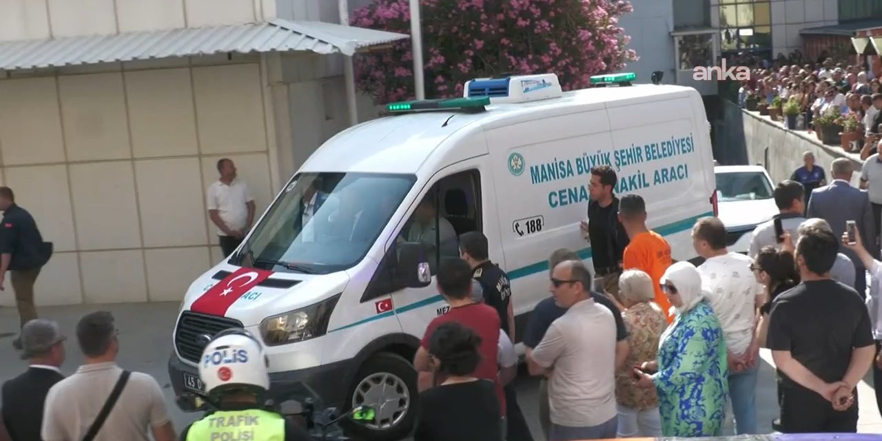 Ferdi Zeyrek'in naaşı CHP Genel Başkanı Özgür Özel ve beraberindekilerce hastaneden alındı