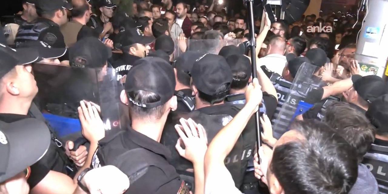Yeni Akit'e protesto: Utanmaz paylaşımlarla ahlaksızlığın dibini boyladı