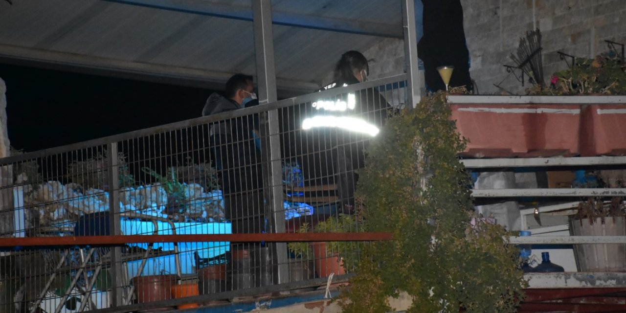 Husumetli olduğu komşusunu öldürdü