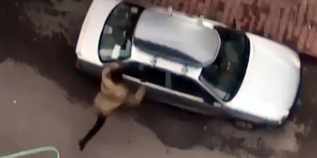 Eski kız arkadaşının evlendiğini öğrenince, yoldaki otomobillerin camını kırdı