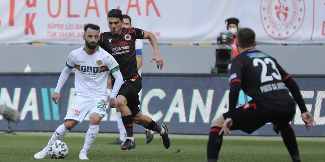 Ligdeki ilk mağlubiyetini alan Alanyaspor, gözünü Göztepe maçına çevirdi