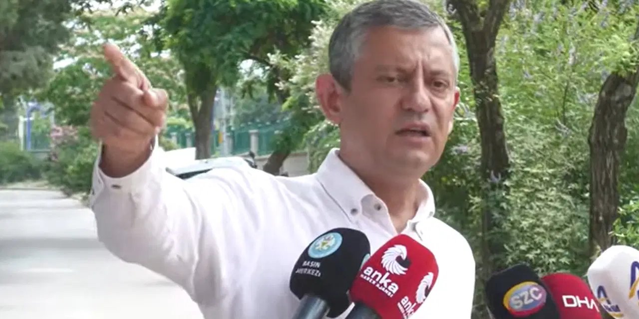 Özgür Özel'den Manisa'da çarpıcı sözler: 'Bu cendereden çıkar, 300'ü aşarız'