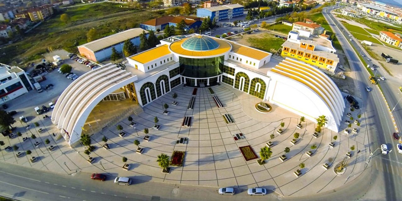 AKP'li Serdivan Belediyesi, Cami Okul ve Yaşam Merkezi Arsalarını Satışa Çıkardı