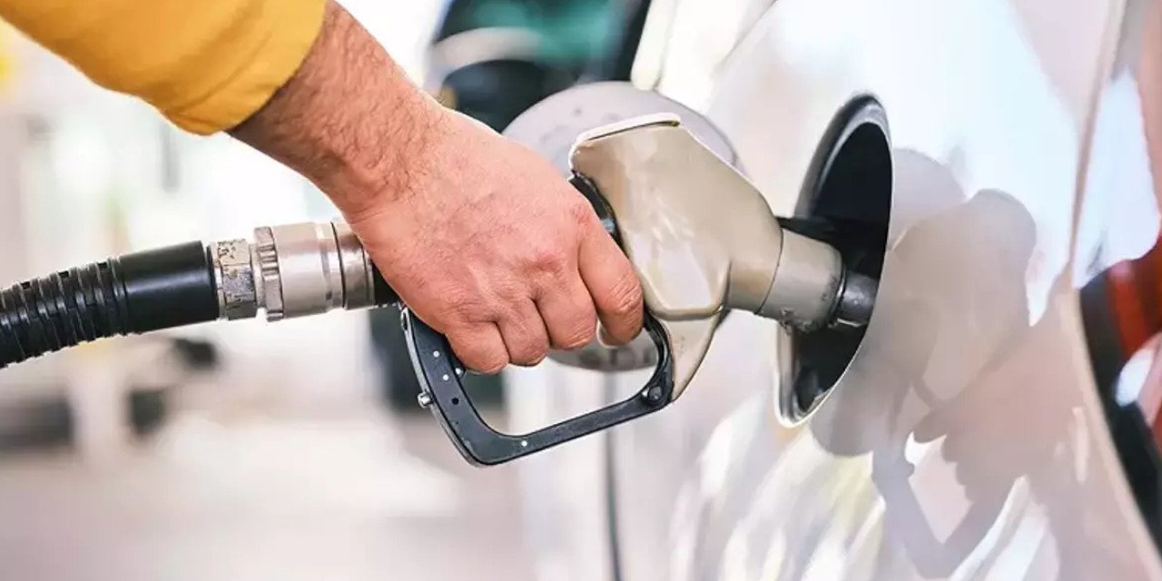 Petrol fiyatlarındaki düşüş pompaya yansıdı: Benzinde 2 lira indirim