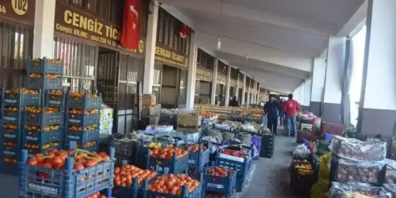 Gaziantep'te vergi memurları, sebze halinde esnafın saldırısına uğradı