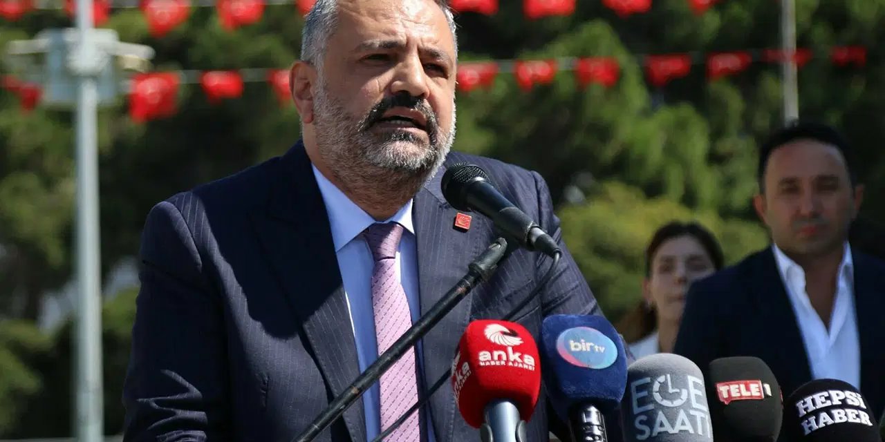 Gözaltına alınan CHP İzmir İl Başkanı Şenol Aslanoğlu: 'Algı operasyonu ile itibar suikastlığı yapıyorlar'