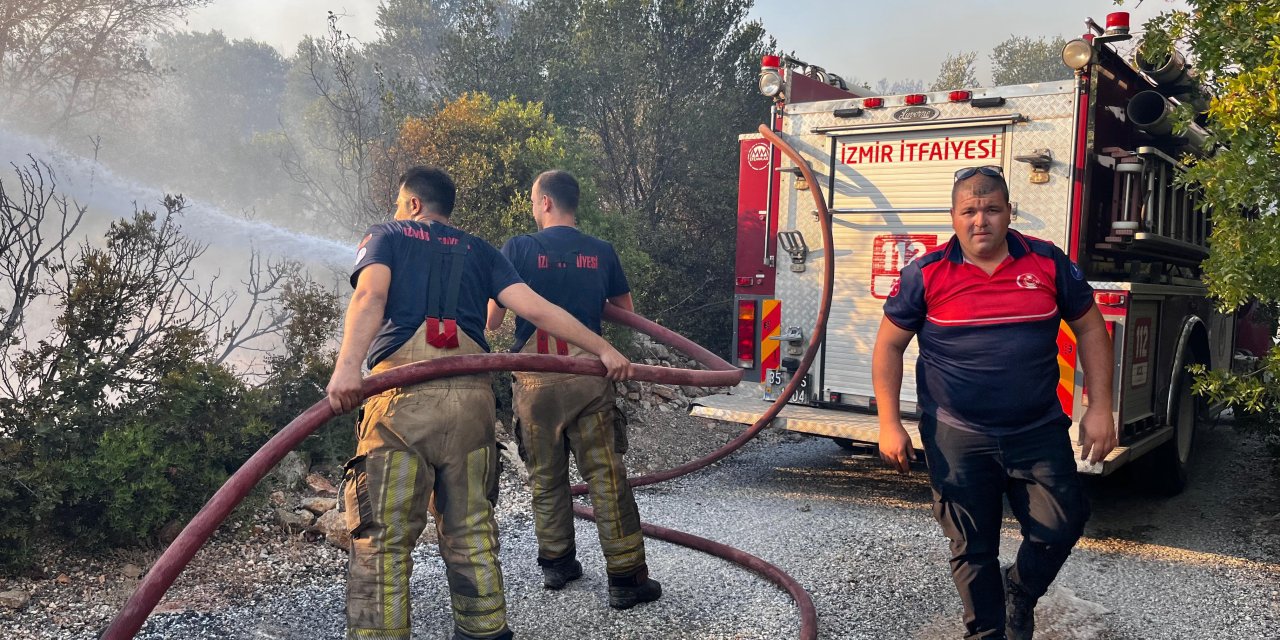 Çeşme’de yangınla mücadele sürüyor