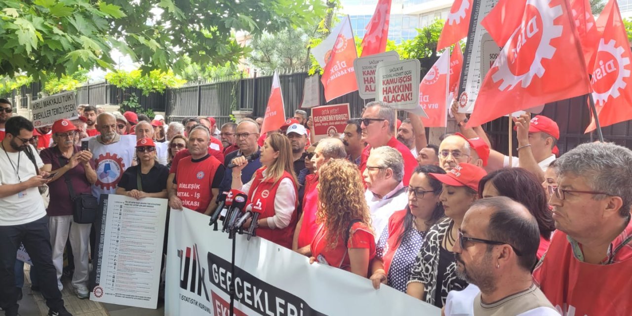 DİSK, TÜİK önünde: Gerçek enflasyonun ne olduğunu yaşayarak görüyoruz