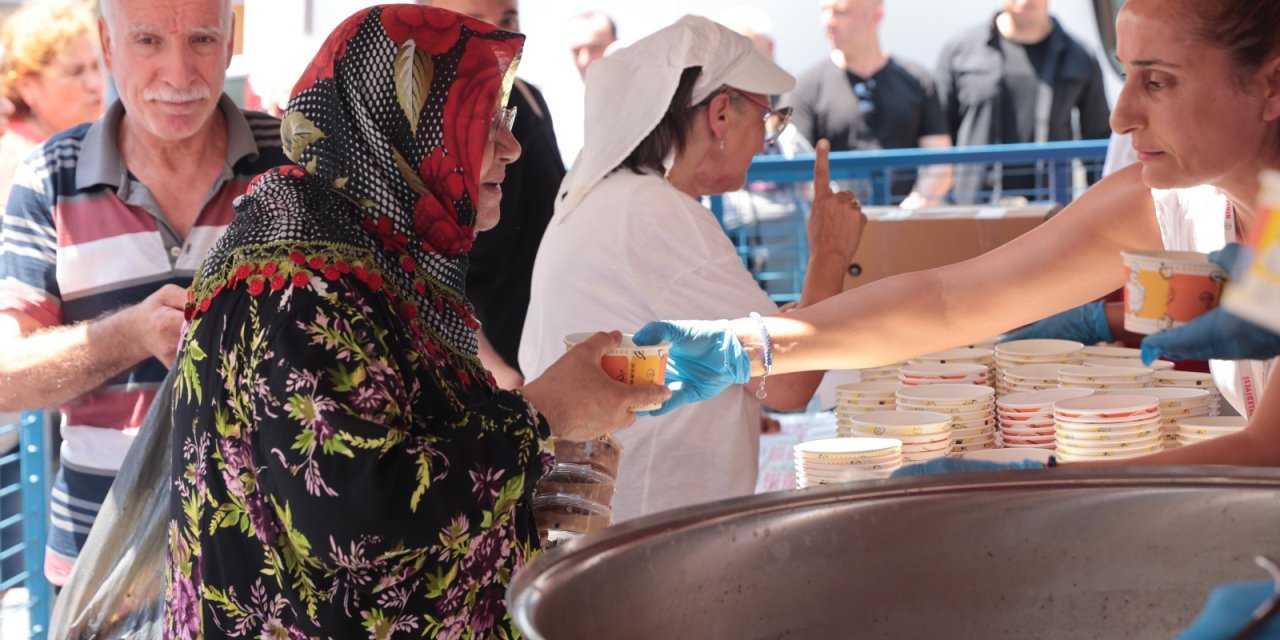 Ataşehir’de 12 Farklı Noktada Aşure Dağıtılacak