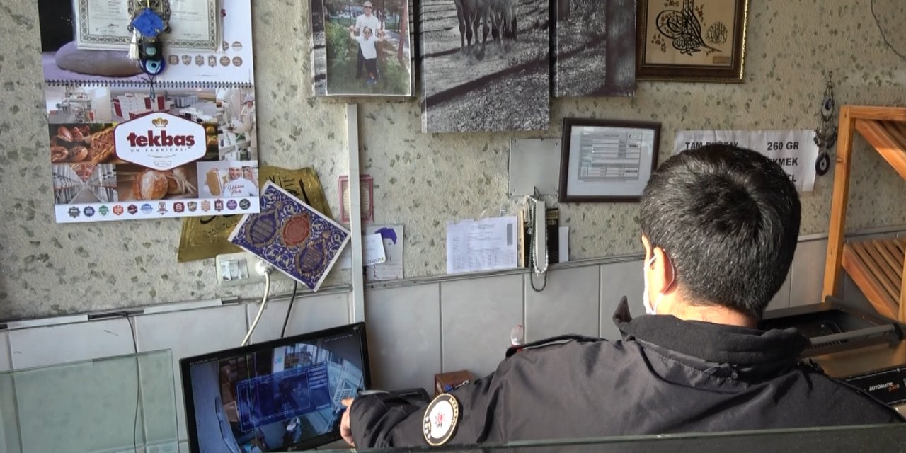 Cerrahi maskeli ve eldivenli hırsız, fırın kamerasında