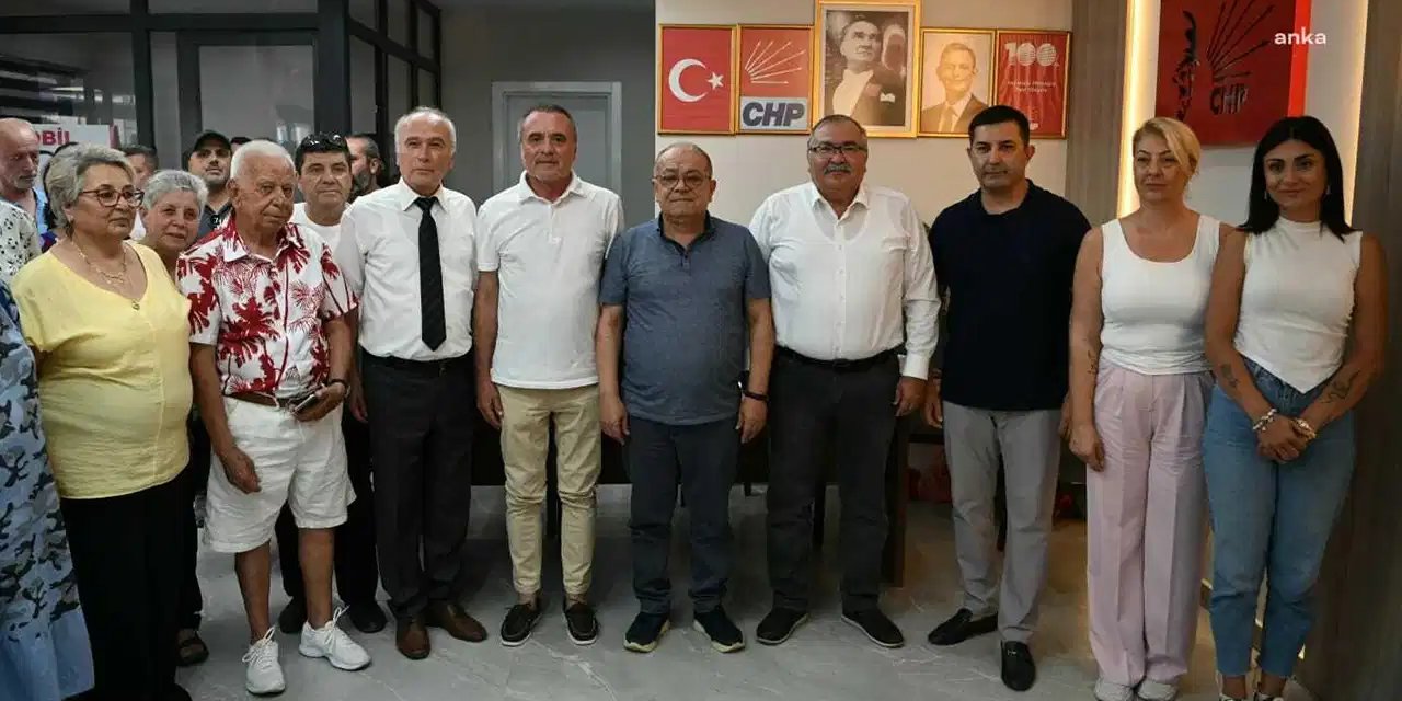 Kuşadası'nda tören: TEP'den topluca istifa edip CHP'ye geçtiler