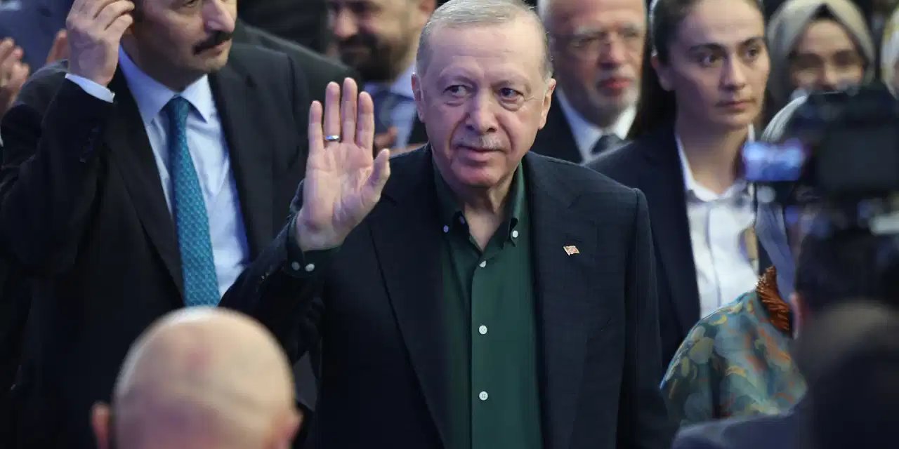 Erdoğan'ın konuşması 'tarihi' çıkmadı, sosyal medya ti'ye aldı: 'Dağ fare doğurdu...'