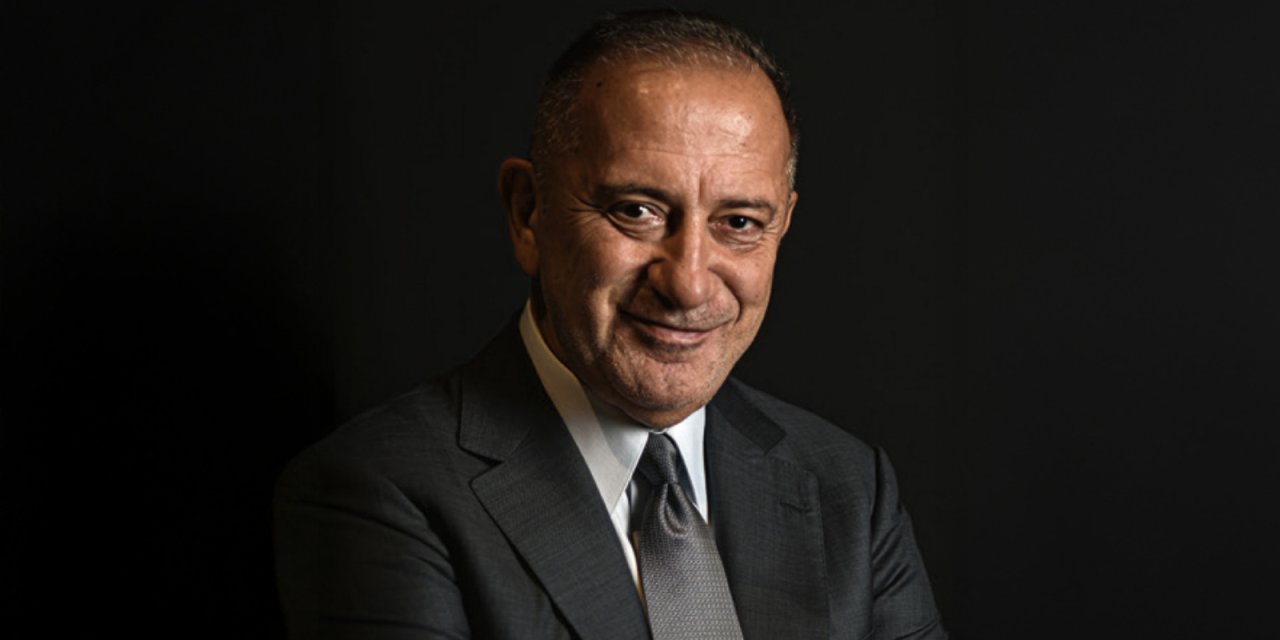 Ertuğrul Özkök: Maltada şortla güneşlenen Fatih Altaylı ejder meyveli smoothie esprisi de yapmış mıdır?