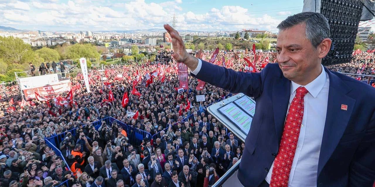 Özgür Özel, AK Parti milletvekillerine seslendi: Milletin yüzüne bakamıyorsunuz, arasına karışamıyorsunuz. Bırakın o partiyi onurunuzla istifa edin