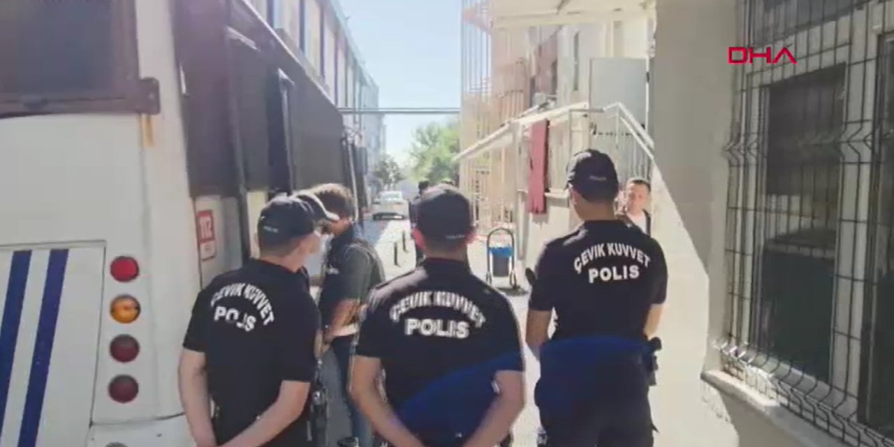 İBB'ye yönelik son operasyonda gözaltına alınan 17 kişi adliyeye sevk edildi