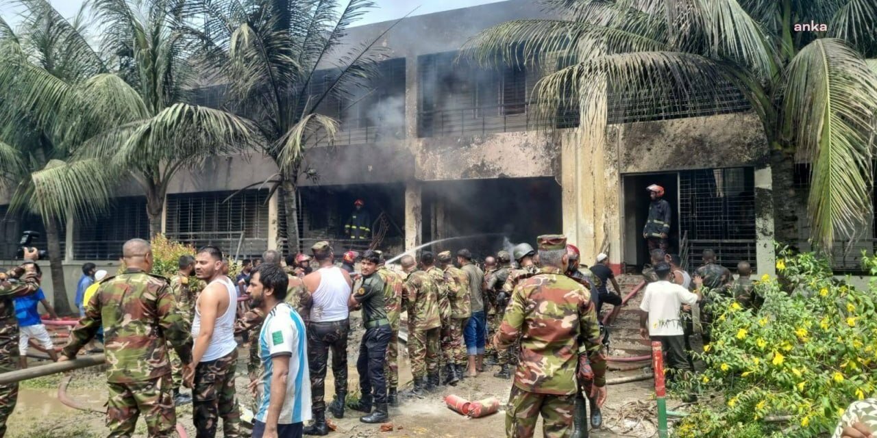Bangladeş'te ait eğitim uçağı, üniversiteye düştü: En az 19 kişi öldü