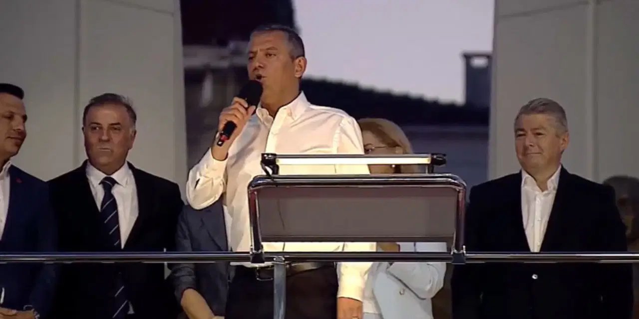 CHP lideri Özgür Özel Bakırköy'den seslendi: “Hiçbirimiz tek başına kurtulamayız”