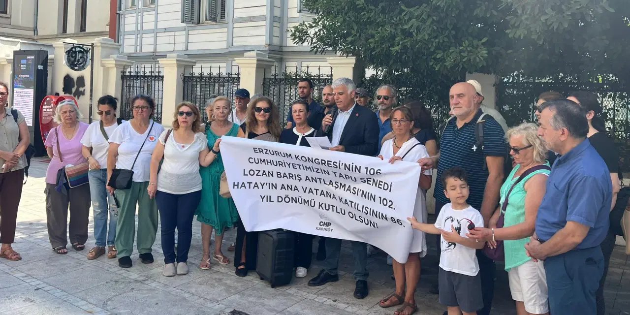 Kadıköy’de Lozan’ın 102. yılı kutlandı: 'Biz Lozan’ın tarafıyız, Sevr’in değil!'