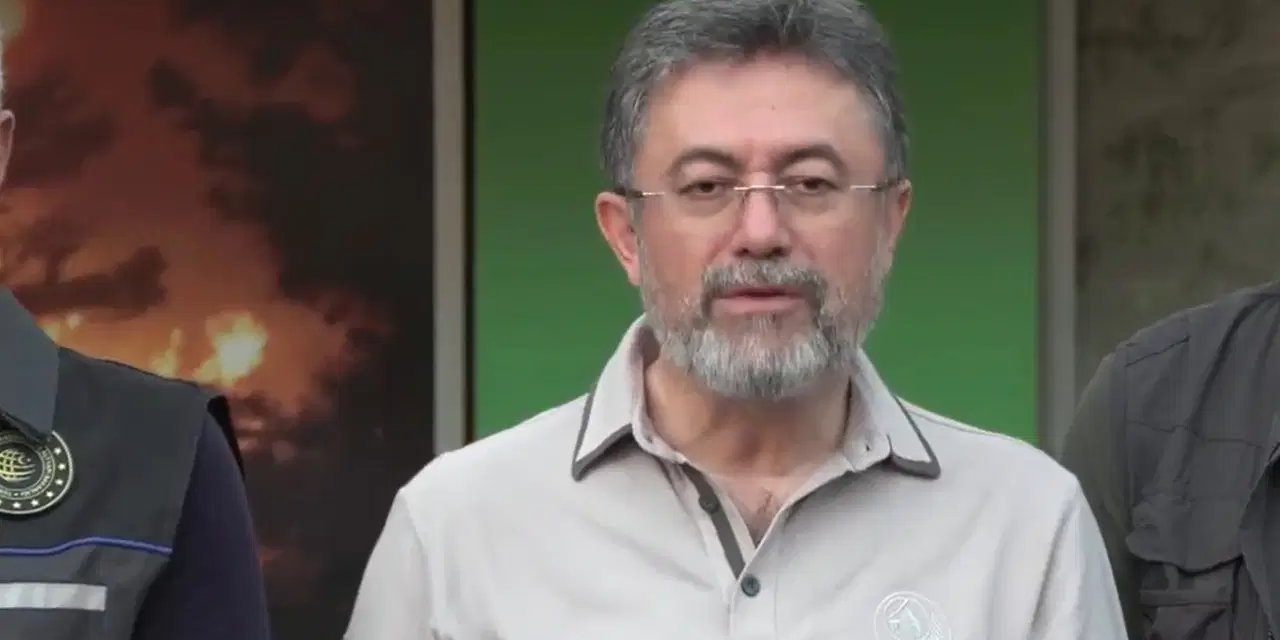 Bakan Yumaklı'dan flaş orman yangınları açıklaması: '4 yangın devam ediyor, 3 bin 515 vatandaşımız tahliye edildi'