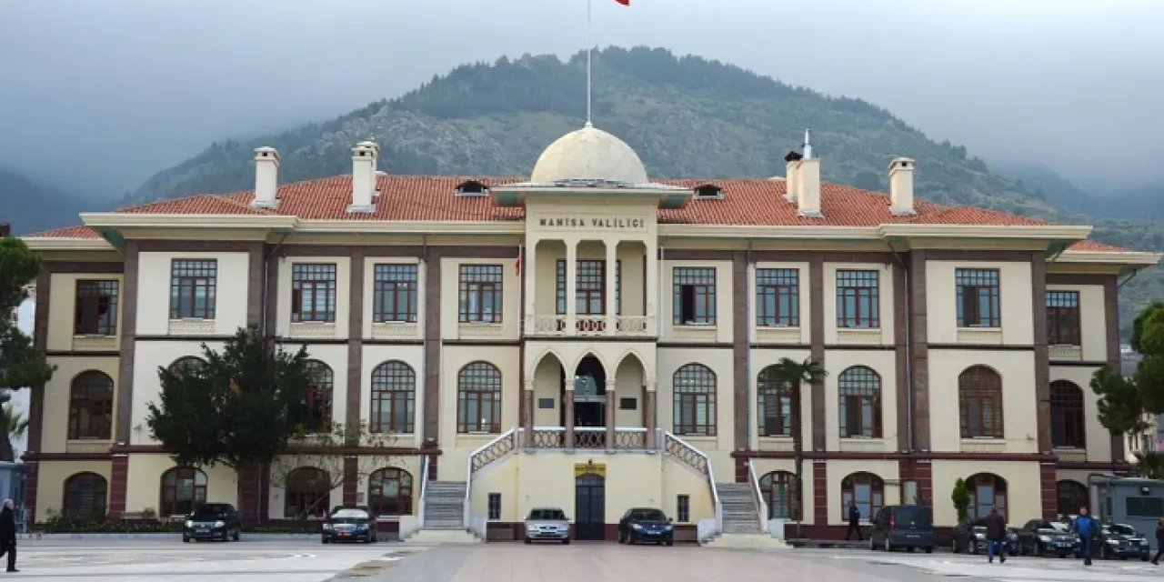 Manisa Valiliği: Akhisar yangını kontrol altına alındı