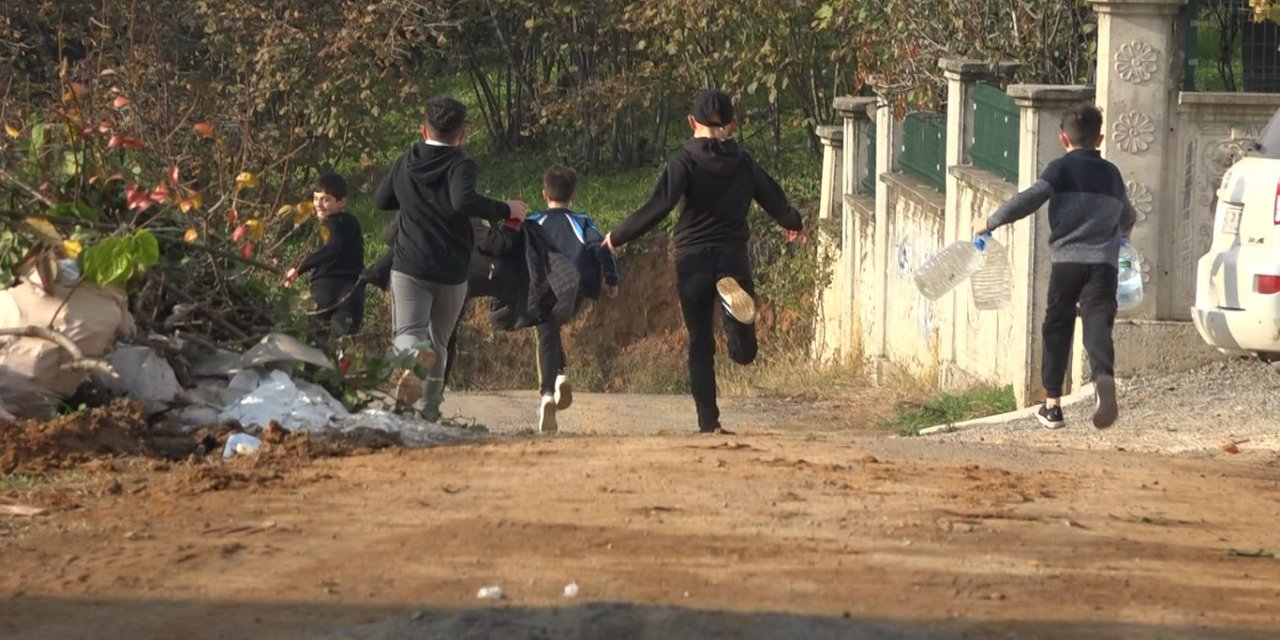 Oyun oynayan çocuklar polisi görünce kaçtı