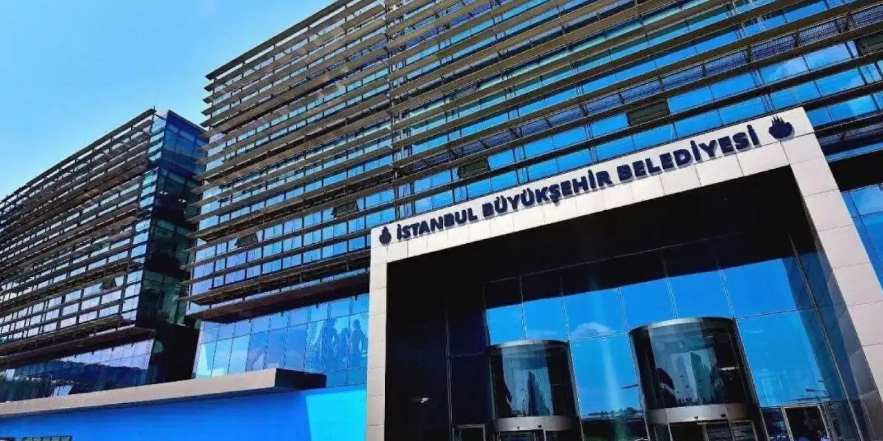 İBB soruşturmalarında yeni dalga: Gözaltına alınan 24 kişi adliyeye sevk edildi!