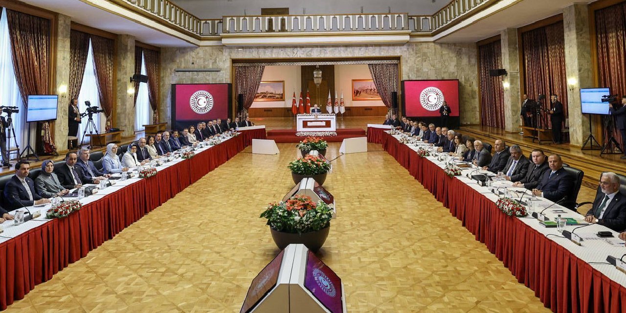 AKP “sürece özel” yasa hazırlığında: Taslak geçerse DEM'lilere tahliye yolu açılabilir