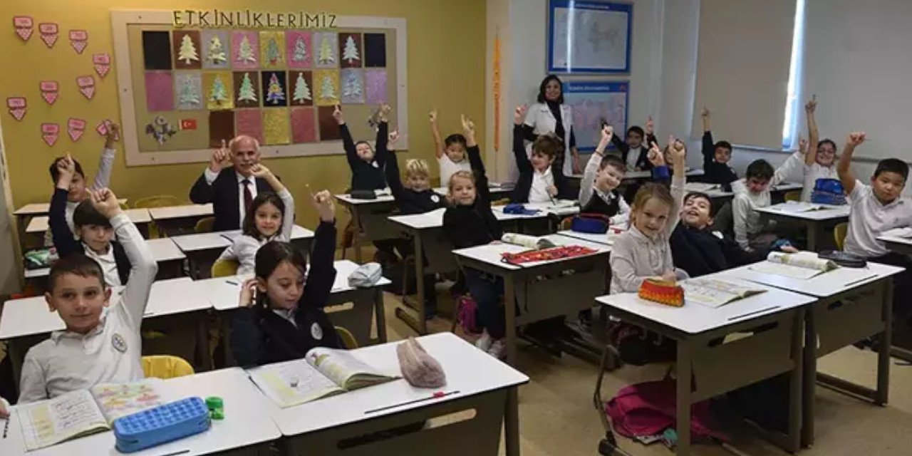 Okul kıyafetlerinde değişiklik: 4 yıl boyunca kullanılacak