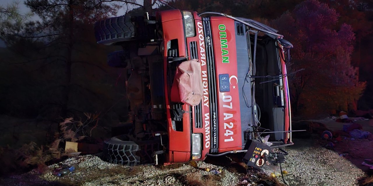 Antalya'da yangın dönüşü arazöz devrildi: 2 işçi yaralı