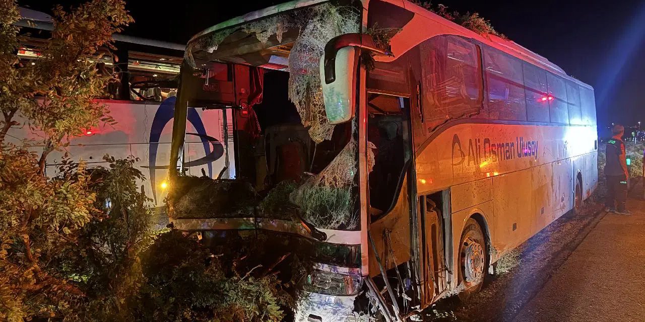 Kayseri'de feci kaza... Yolcu otobüsü ağaçlara çarptı: Ölü ve yaralılar var!