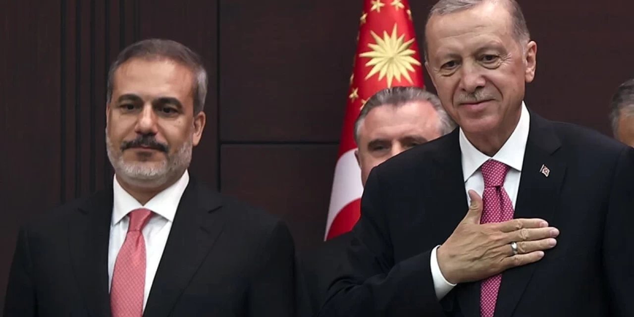 "Erdoğan ve Fidan’ın ABD İlişkilerine Eleştiri: ‘Hizalanma Eğilimi Var"