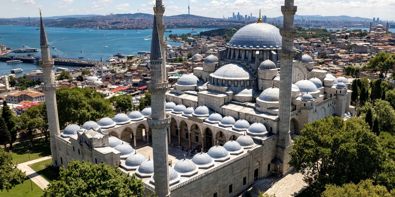 Süleymaniye Camii’nin mozaikleri çalındı