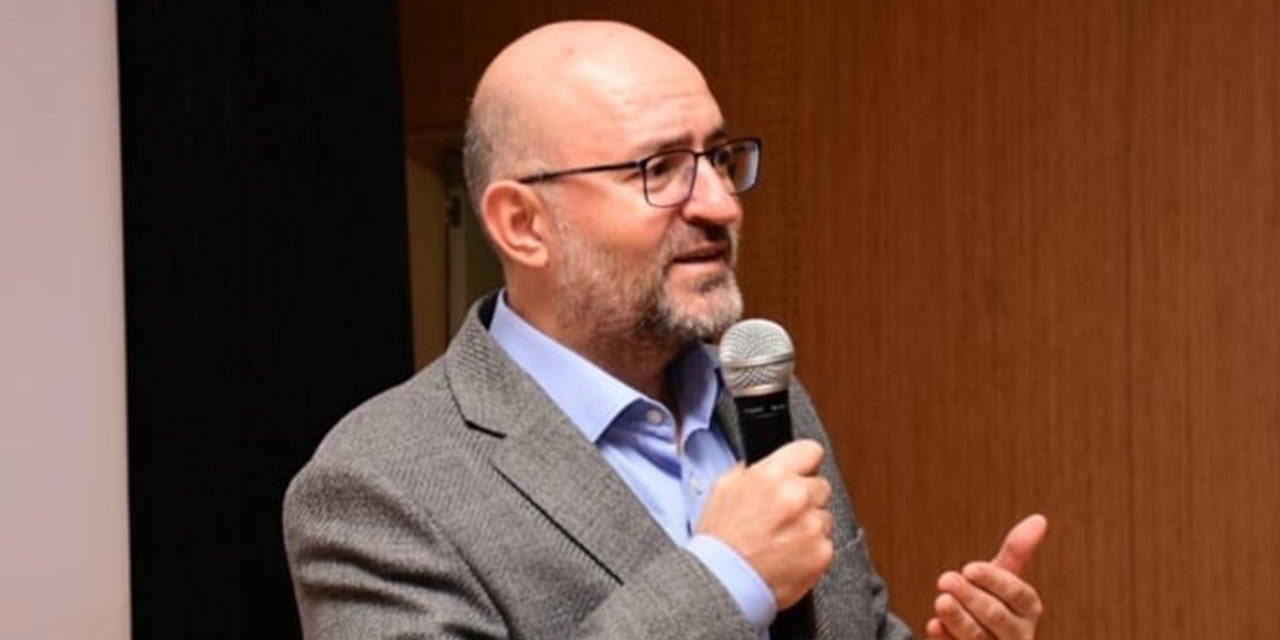 AKP'li vekil rektörlüğünü yaptığı üniversitenin öğrencisi oldu