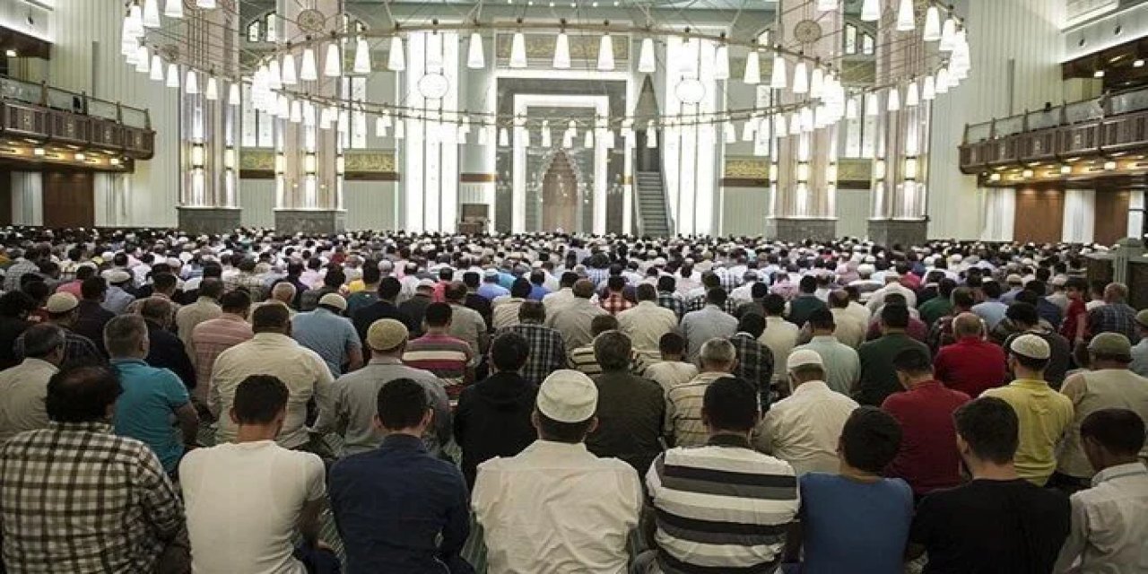 Ertuğrul Özkök: Geçen Cuma Namaza Giden İki Muhafazakar Yazar Neler Gördü? Diyanet İçin Neler Yazdı?