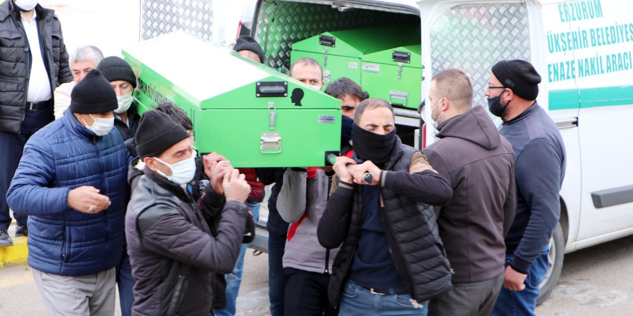 Eski eşinin öldürdüğü kadın ve 2 kızının cenazeleri yakınlarına teslim edildi