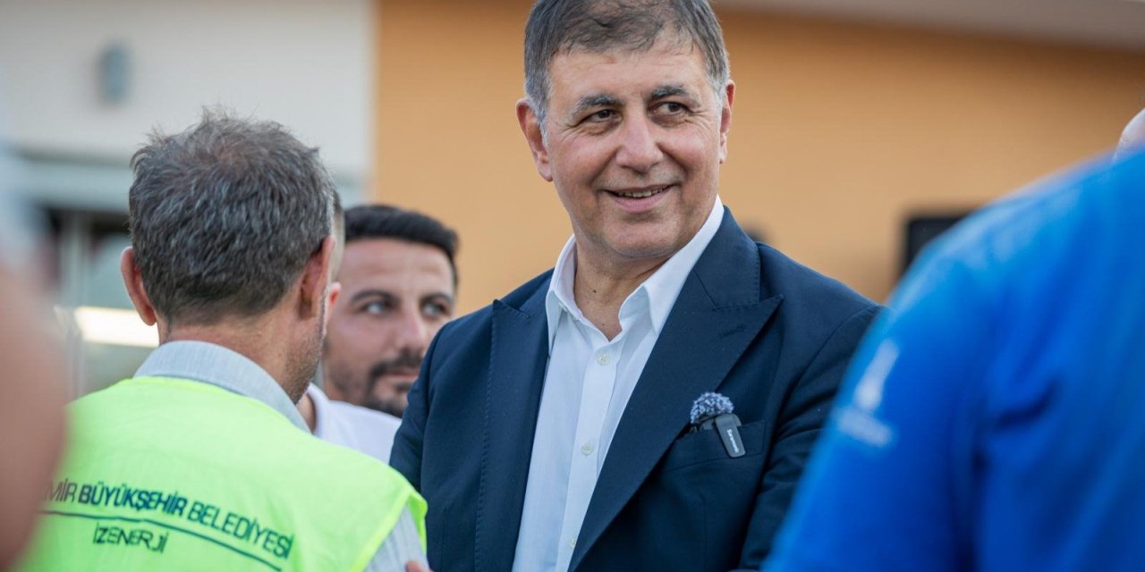 Başkan Tugay Kültürpark Göl Gazinosu’nu işçilerle açtı