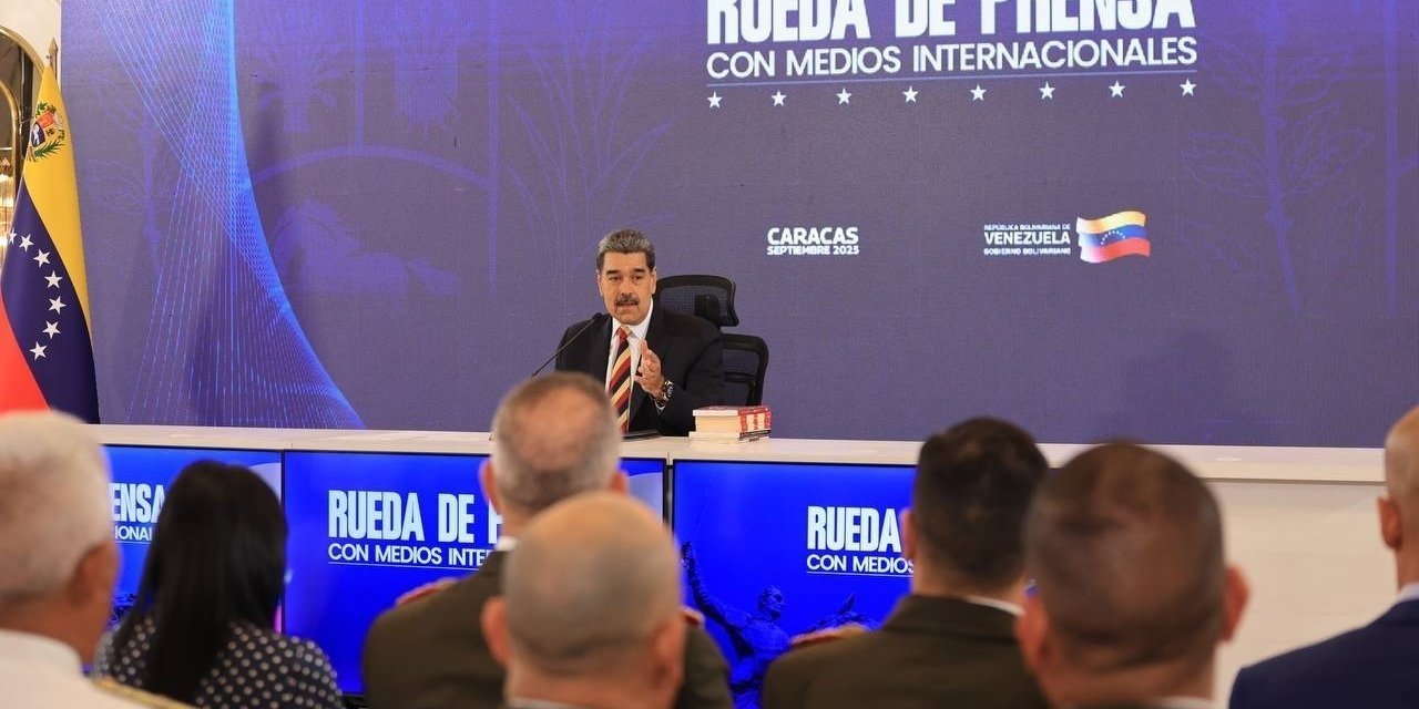 Maduro: 1200 füze taşıyan 8 ABD savaş gemisi Venezuela'yı hedef almış durumda