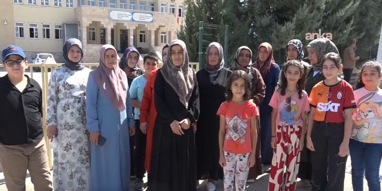 Okul servisi iptal edildi: 'Biz köylüyüz diye çocuklarımız okumayacak mı?'