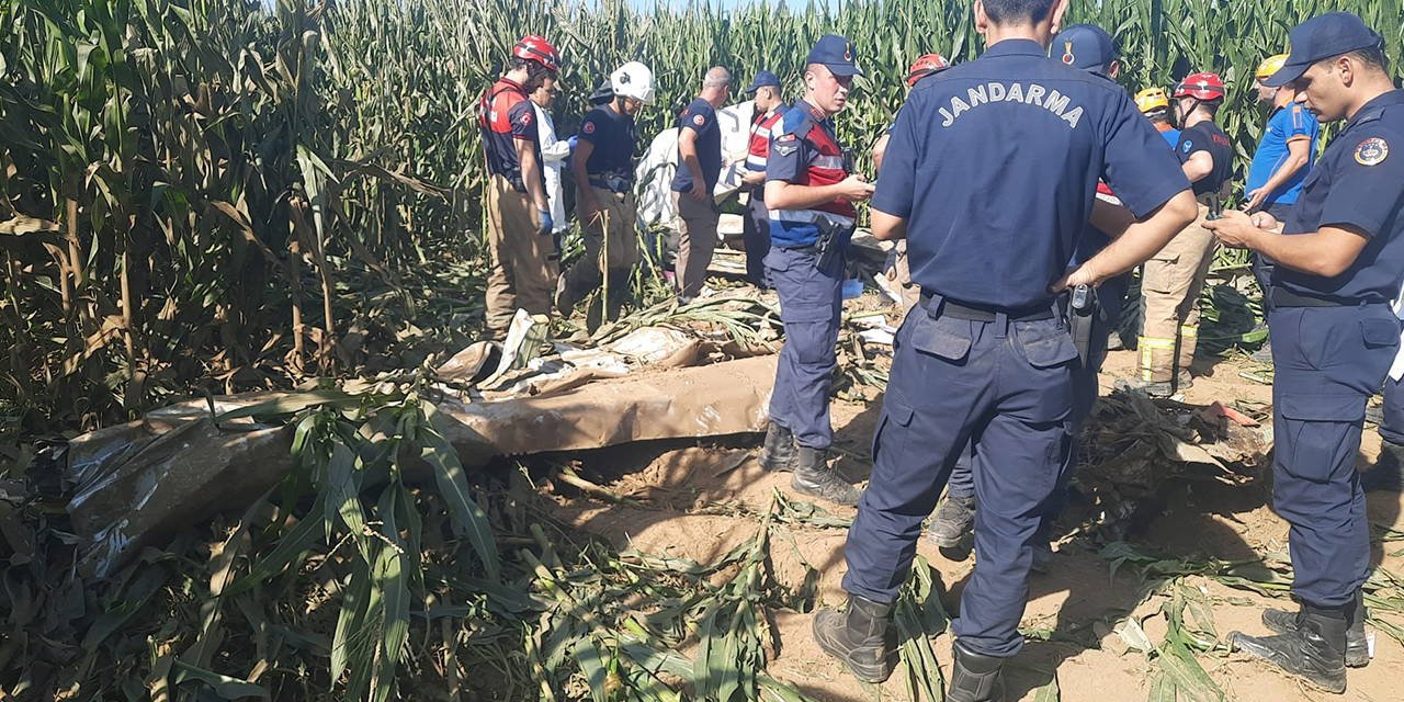 İzmir'de eğitim uçağı düştü: 1 pilot hayatını kaybetti